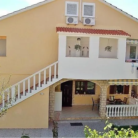 In With Terrace, Air Conditioning, Wi-fi, Washing Machine Appartement
