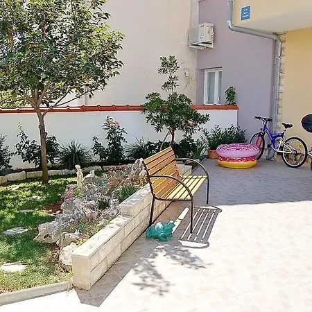 Apartament In With Terrace, Air Conditioning, Wi-fi, Washing Machine Privlaka (Zadar)