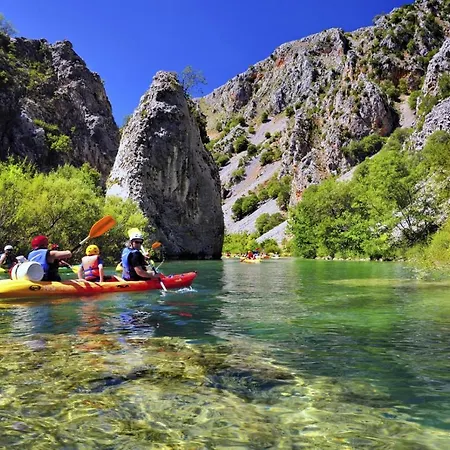 Apartman In With Terrace, Air Conditioning, Wi-fi, Washing Machine *