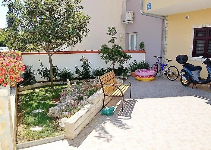 דירה In With Terrace, Air Conditioning, Wi-fi, Washing Machine פריבלאקה