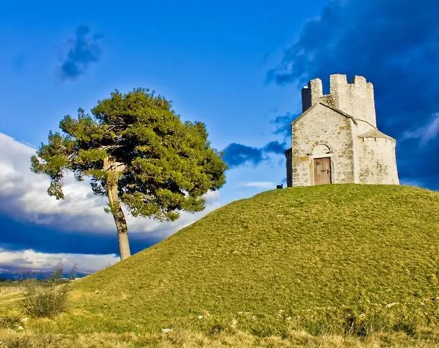 Apartman In With Terrace, Air Conditioning, Wi-fi, Washing Machine *