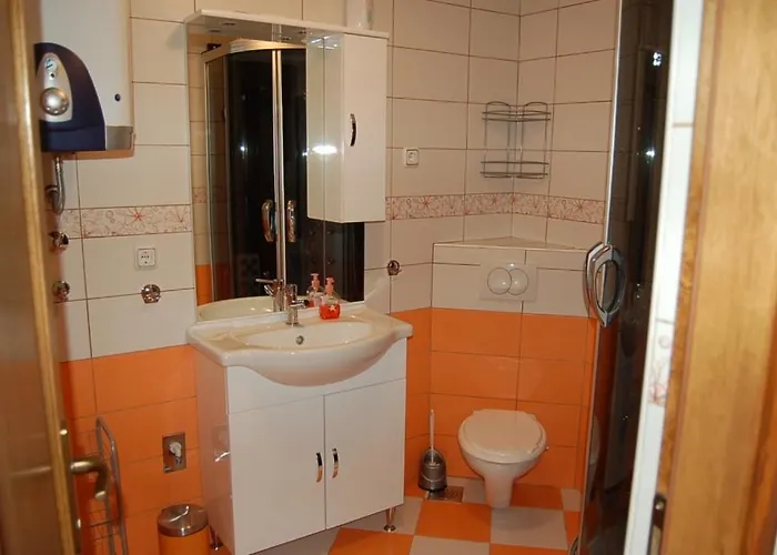 In With Terrace, Air Conditioning, Wi-fi, Washing Machine דירה פריבלאקה